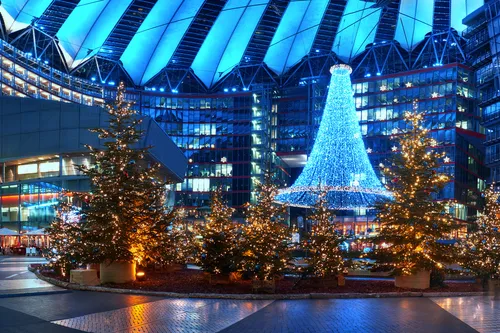 weihnachtlich geschmückter Potsdamer Platz in Berlin, Deutschland