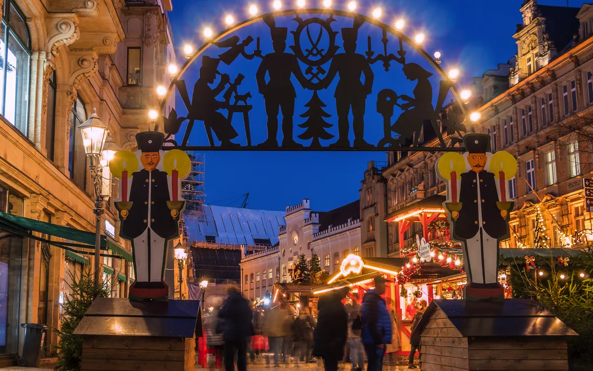 Lichterbogen auf demZwickauer  Weihnachtsmarkt