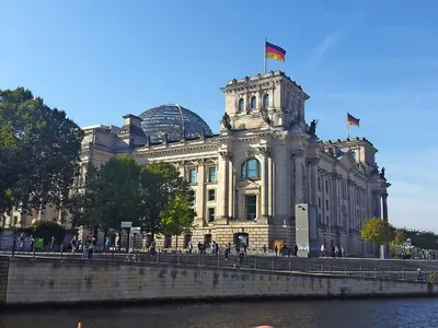 Reichstag mit Sonntagsbrunch
