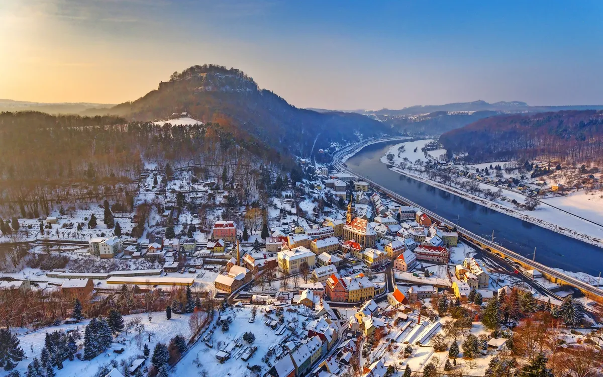 Blick auf Königstein im Elbsandsteingebirge, Deutschland