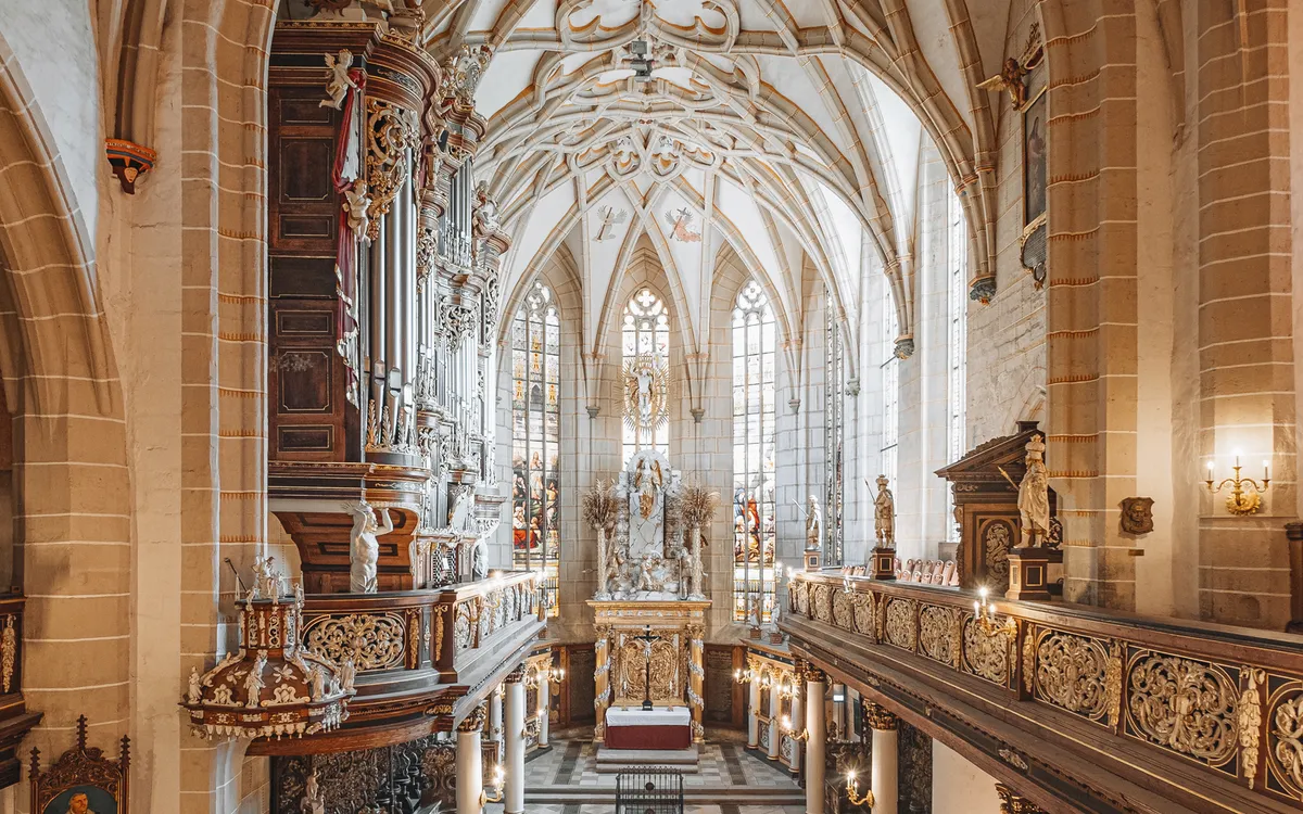 Innenraum der Schlosskirche Altenburg mit Blick auf die Trostorgel.