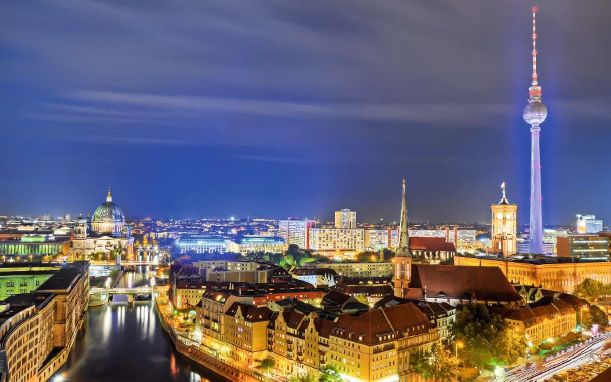 Skyline von Berlin mit Alexanderplatz, Berliner Dom und Fernsehturm, Deutschland