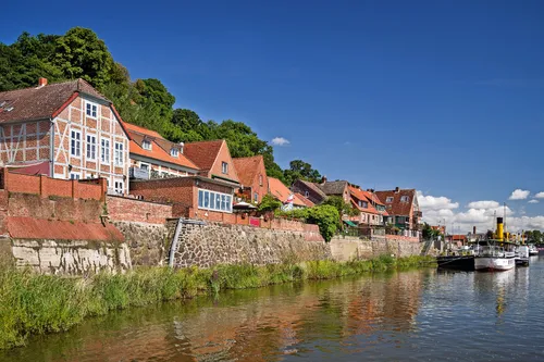 Elbuferpromenade Lauenburg im Sommer