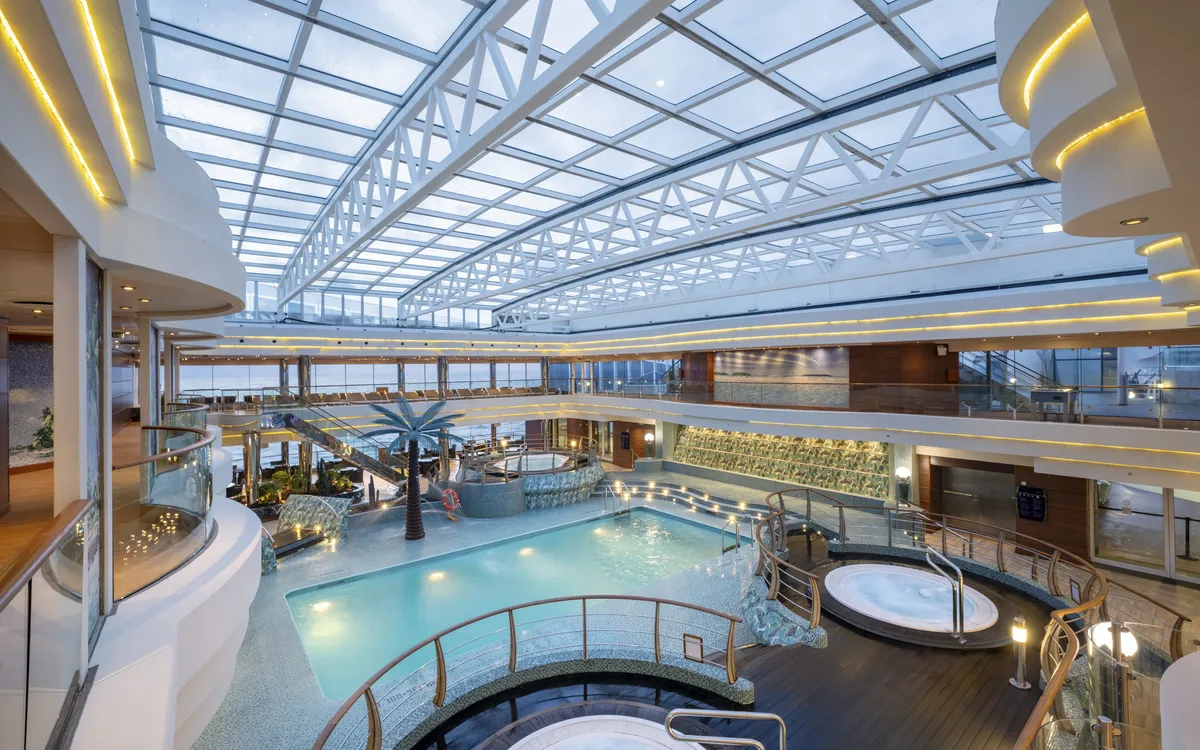 MSC Fantasia Innenpool Tropici