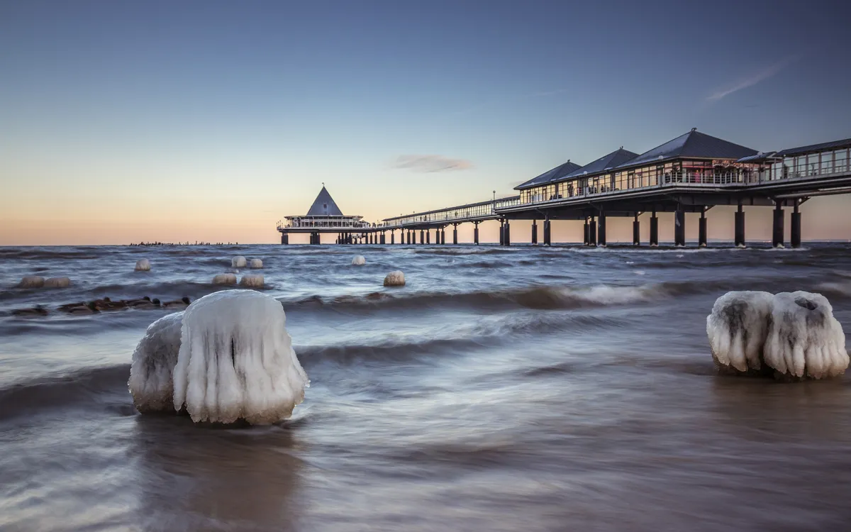 Strand von Heringsdorf auf Usedom im Winter, Deutschland