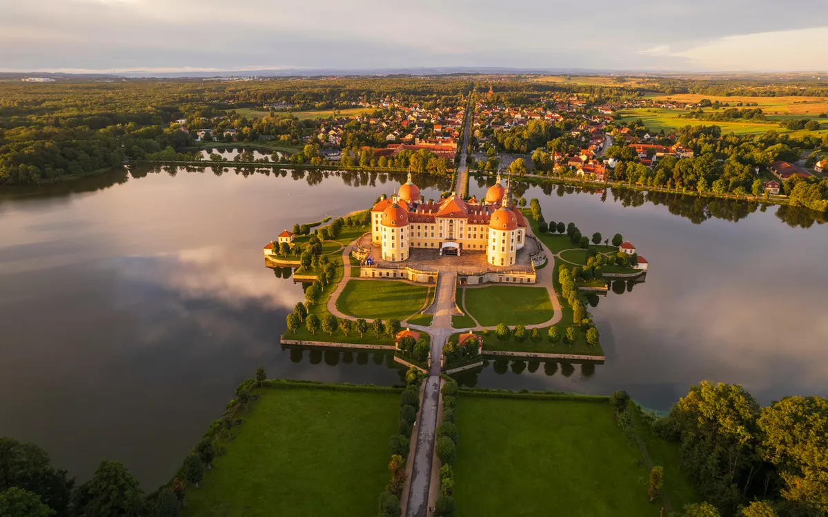 Luftbild von Schloss Moritzburg