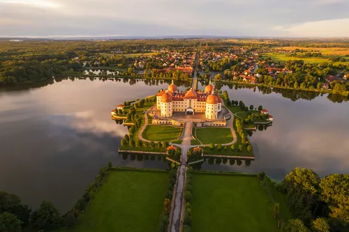 Luftbild von Schloss Moritzburg