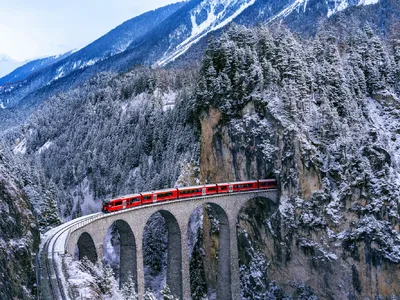 Winterlicher Glacier- und Bernina-Express