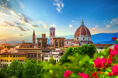Florenz Skyline mit der Kathedrale Santa Maria del Fiore bei Sonnenuntergang