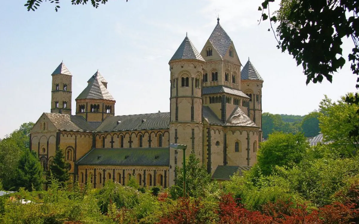 Frühlingserwachen am Rhein