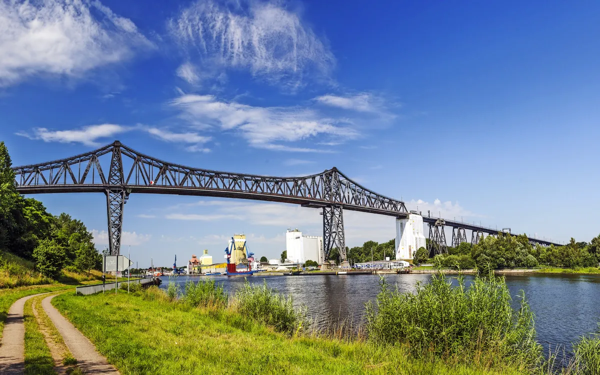 Historische Eisenbahnhochbrücke bei Rendsburg über den Nord-Ostsee-Kanal