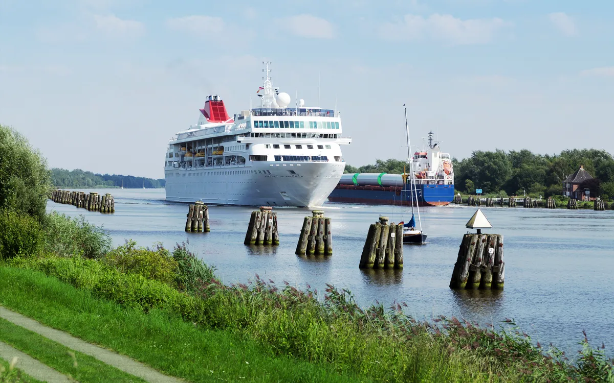 Begegnung auf dem Nord-Ostsee-Kanal