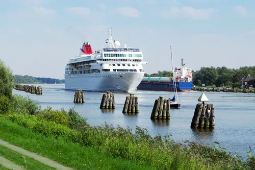 Begegnung auf dem Nord-Ostsee-Kanal